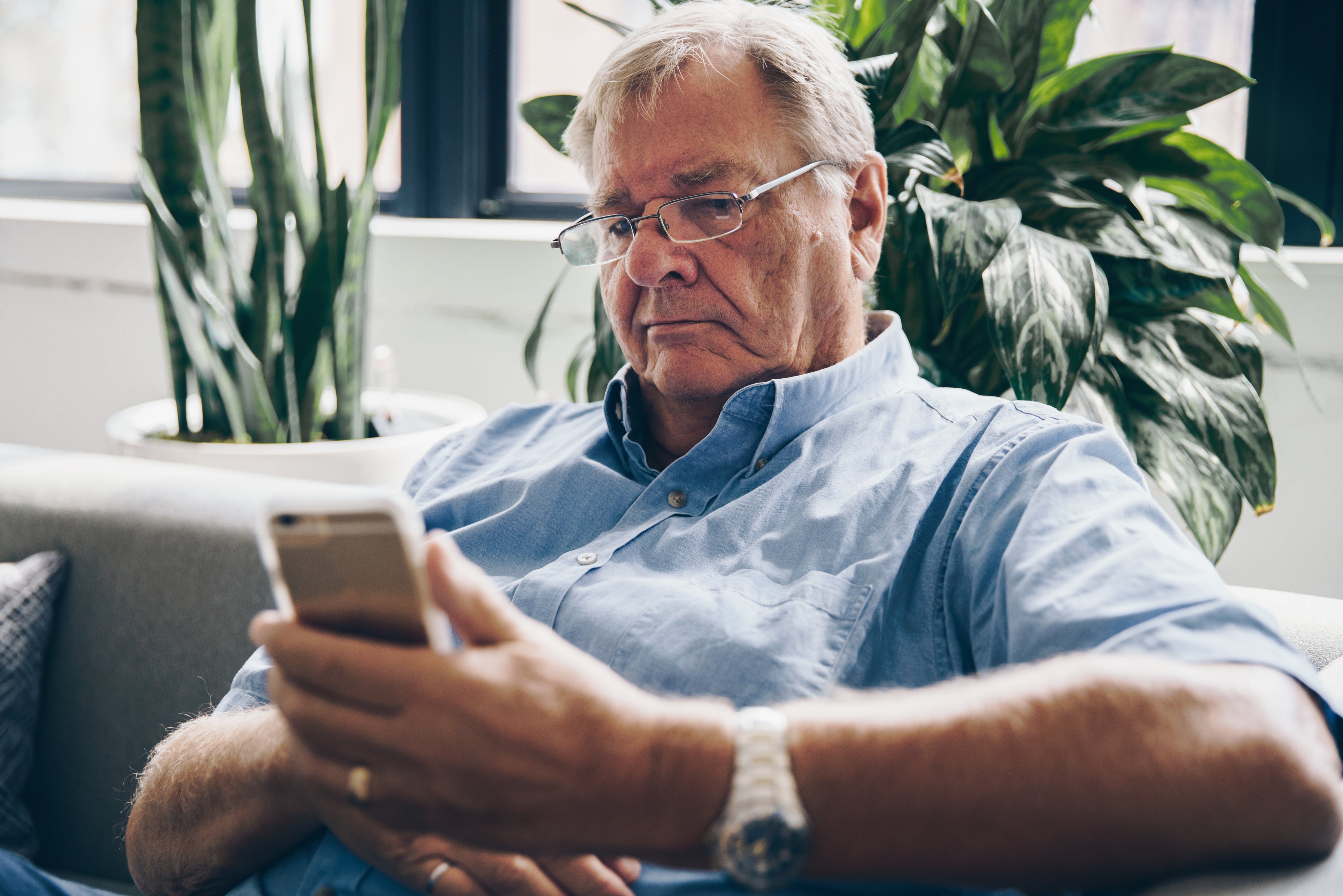 files/senior-using-cell-phone.jpg